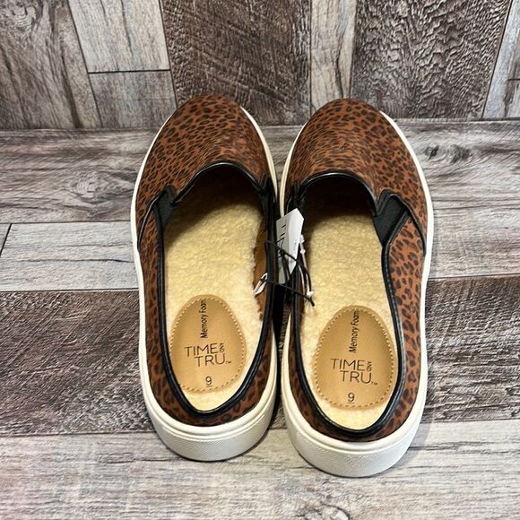 Women's Leopard Slip On Shoes - Picture 2 of 4